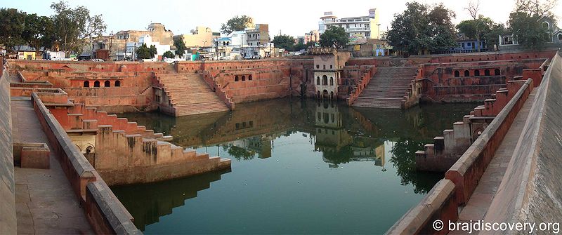 चित्र:Potra-kund-mathura-2.jpg