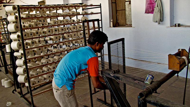 चित्र:Cotton-Textiles-Industry.jpg