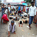 गुरु पूर्णिमा पर दंडौती लगाते श्रद्धालु, गोवर्धन Devotees Doing Dandauti Parikrama On Guru Purnima, Govardhan