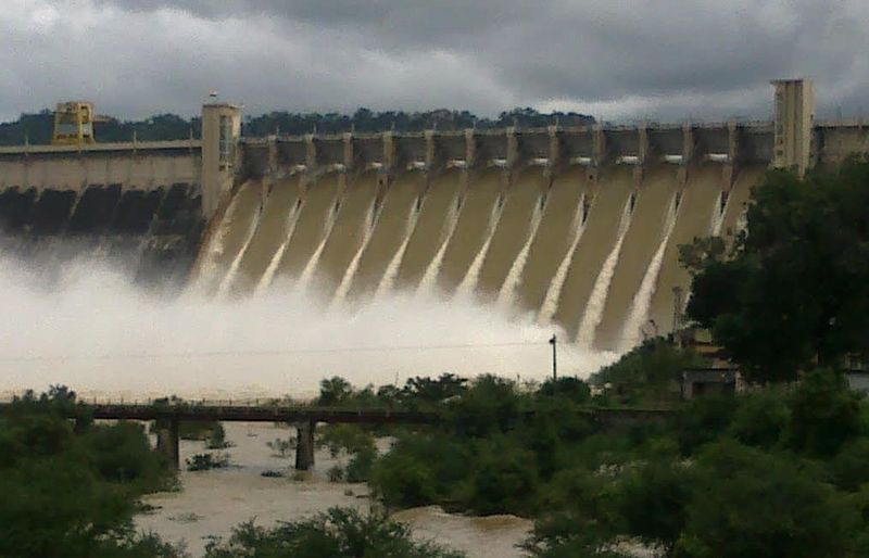 चित्र:Rihand-Dam-Pipari.jpg