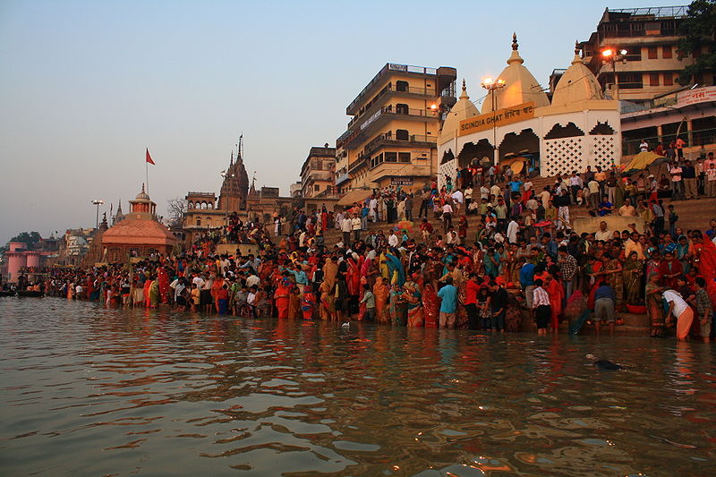 चित्र:Ghat-Varanasi-3.jpg