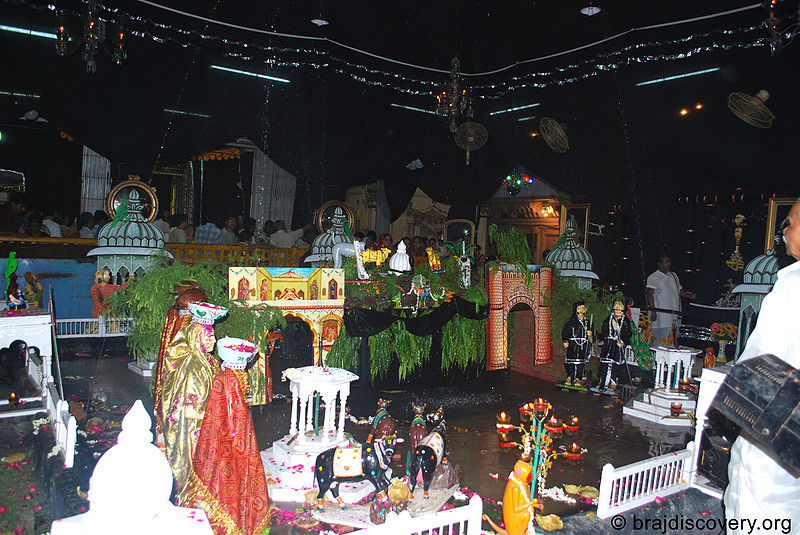 चित्र:Dwarikadish-Temple-Mathura-6.jpg