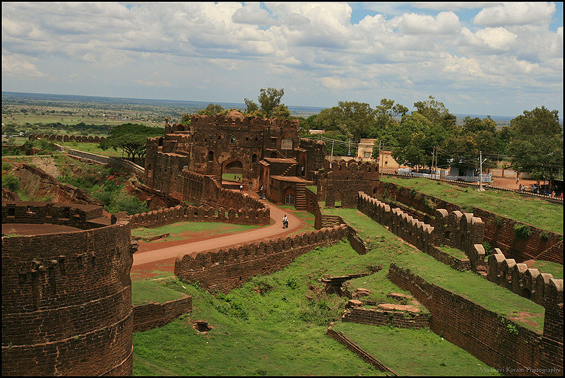 चित्र:Rangeen-Mahal-Bidar.jpg