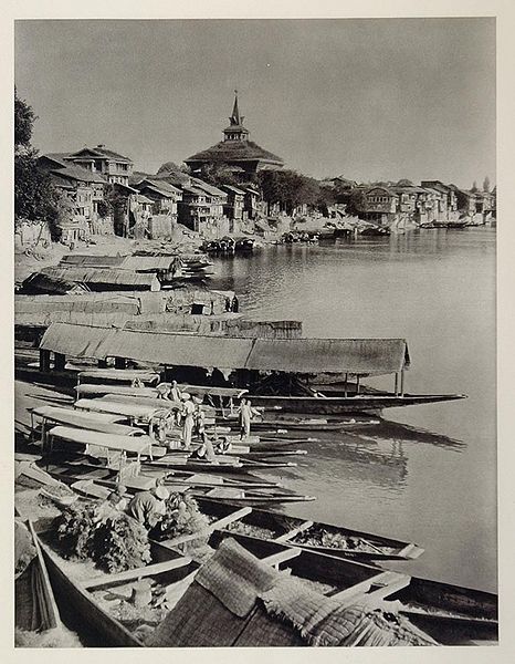 चित्र:Boats-In-The-Jhelum-Srinagar.jpg