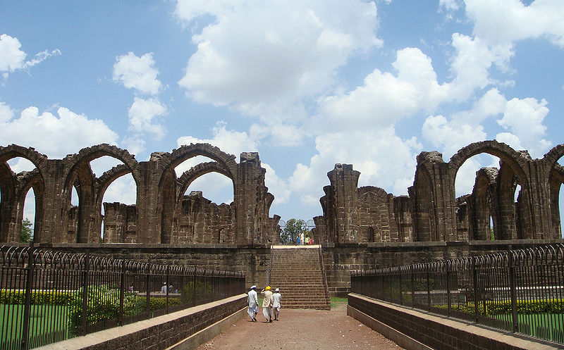 चित्र:Barah-Kaman-Bijapur.jpg