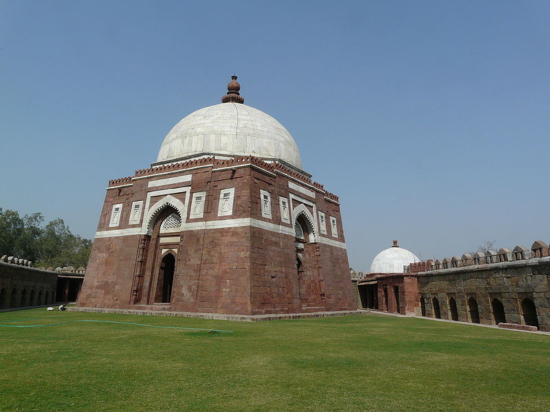 चित्र:Tomb-Of-Ghayasuddin-Tughlak-1.jpg