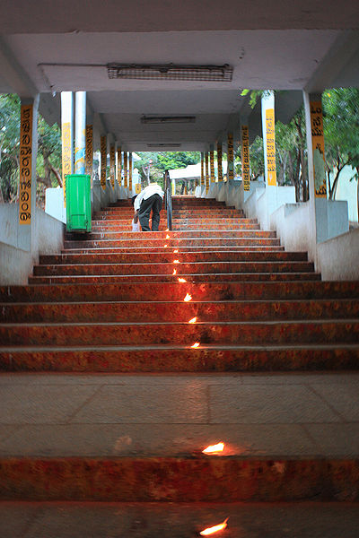 चित्र:Tirumala-candles.jpg