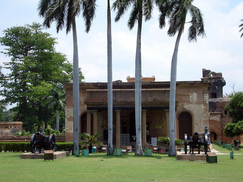 चित्र:Residency-Museum-1.jpg