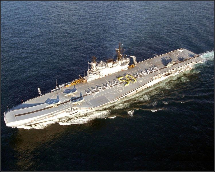 चित्र:INS-Viraat.jpg
